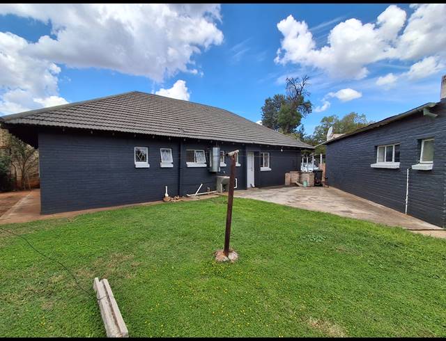 3 BEDROOM FREESTANDING FOR SALE IN STILFONTEIN EXT 3